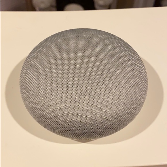 Google Home Mini - Picture 1 of 4